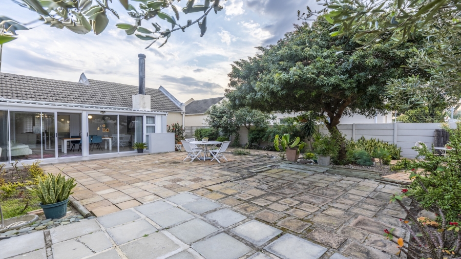 3 Bedroom Property for Sale in Sunningdale Western Cape